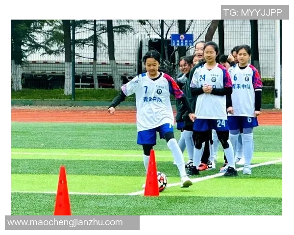 女人20岁如同足球般充满活力与激情的青春岁月